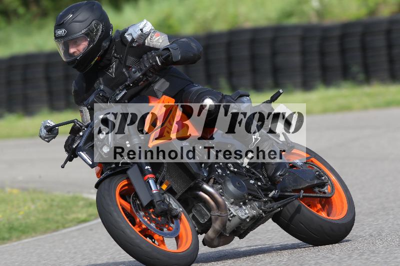 /Archiv-2025/10 23.04.2025 Cornu Master School ADR/gruen-vert/2